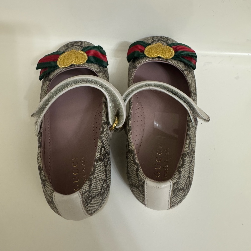 Gucci Gray and Gold Dress Shoes with Elegant Design - Picture 3 of 10
